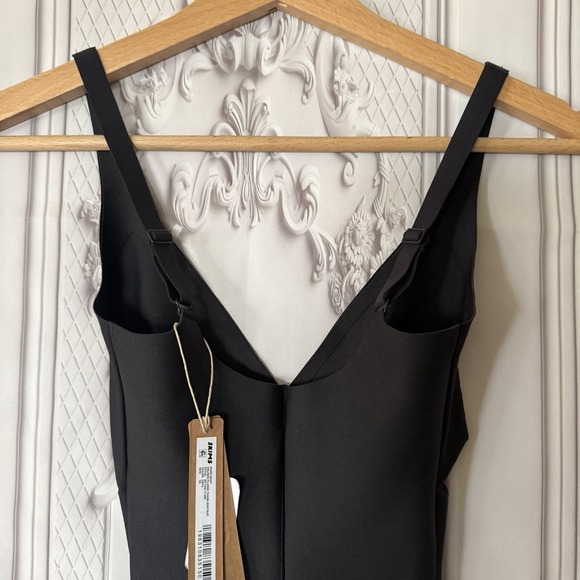 NWT SKIMS BODY UNLINED PLUNGE THONG BODYSUIT Onyx Black SIZE XS $88 - Picture 7 of 11